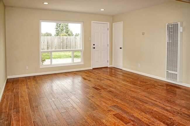 Photo - $3,880 / Gorgeous Remolded 3BR/2BA Home in Newark City