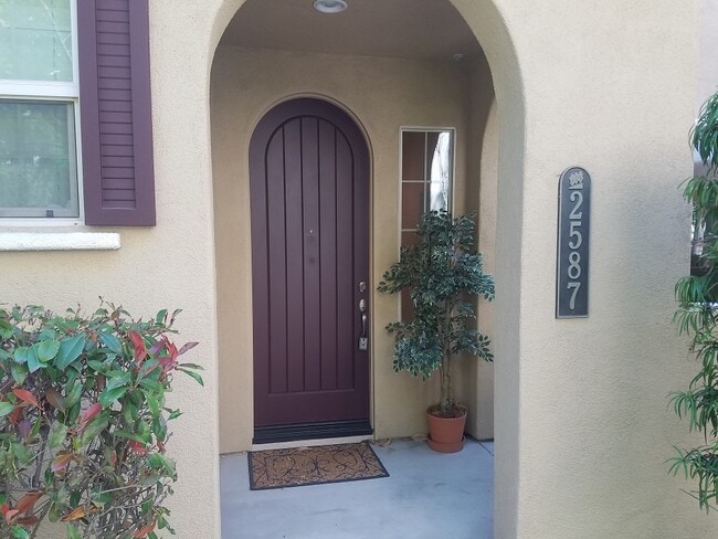 Building Photo - 2 Bedroom with an office!!