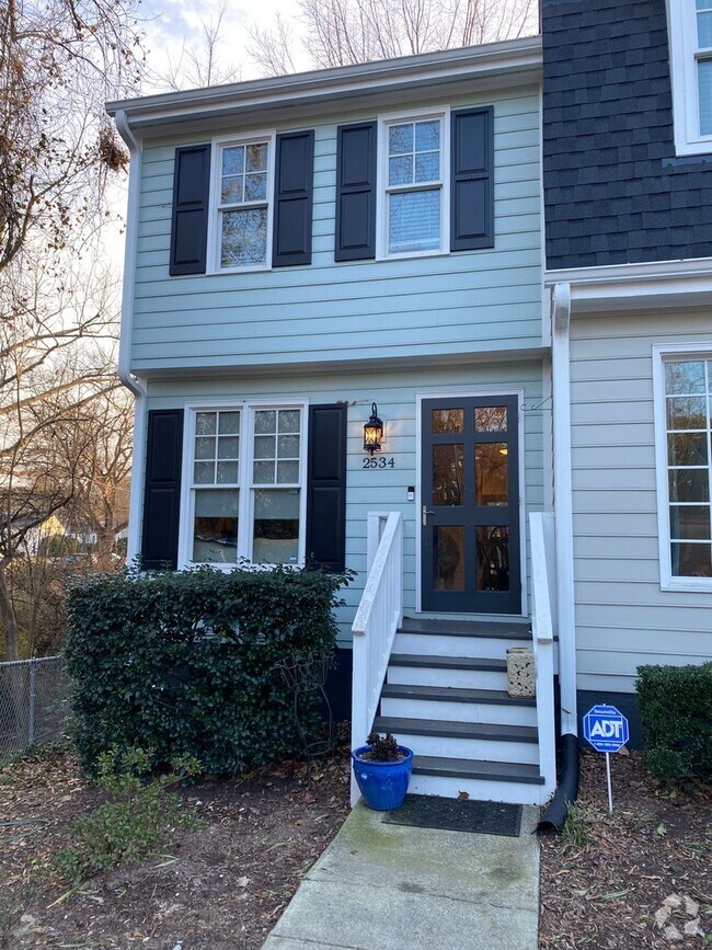 Building Photo - Immaculate end unit townhome in Raleigh's ...