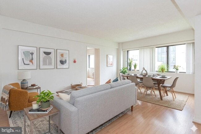 Building Photo - 2141 I St NW Unit 316