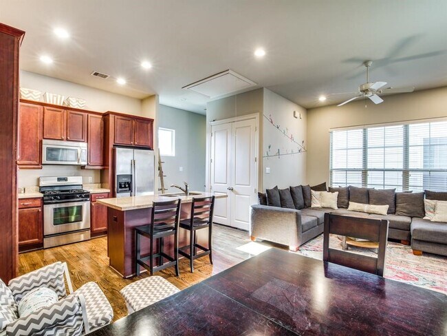 Photo - 1246 Sampson St