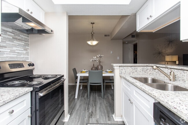 1BR, 1BA - 756SF