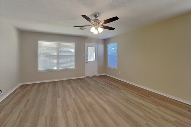 5014 Woodland Meadows Ln