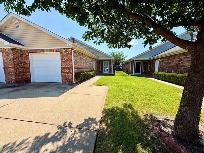 Building Photo - Cute & Close to OU Rental