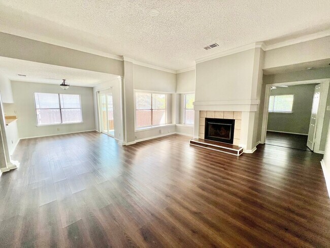 Photo - **MOVE IN SPECIAL!** 3 Bedroom 2 Bath Home...