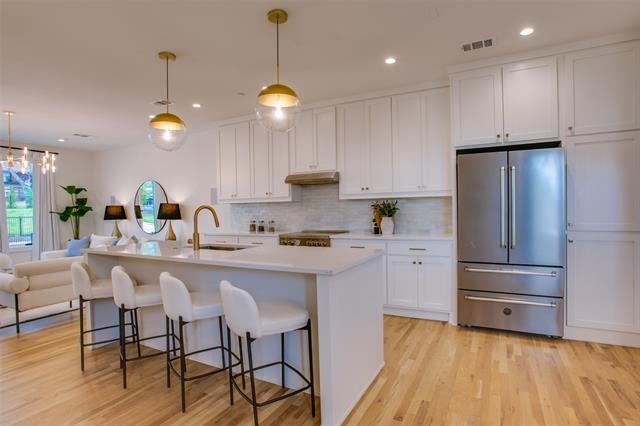 7207 Gaston Ave Unit 1002