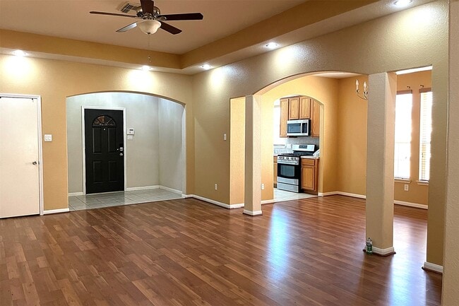 Building Photo - 9903 Raul Hector Dr Rental