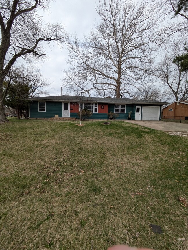 Building Photo - 3307 N Brooks Ln Rental
