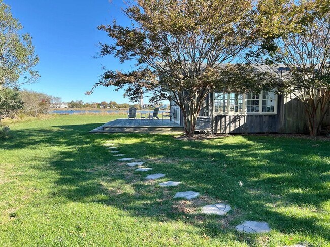 1 Watersedge Dr