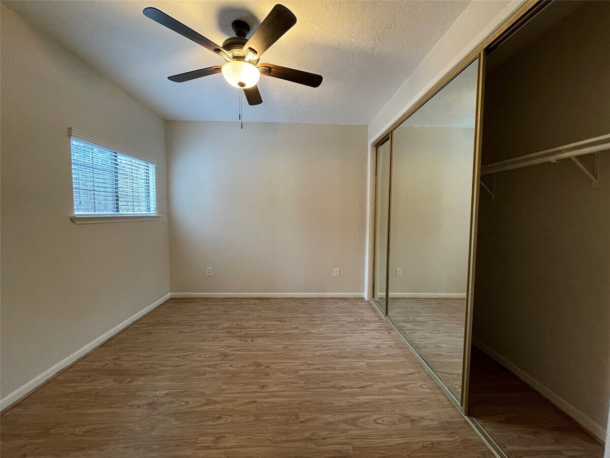 Photo - 12 Hallmark Dr