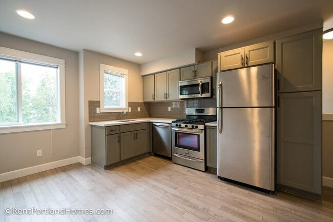 Building Photo - ADS457 Unit #B