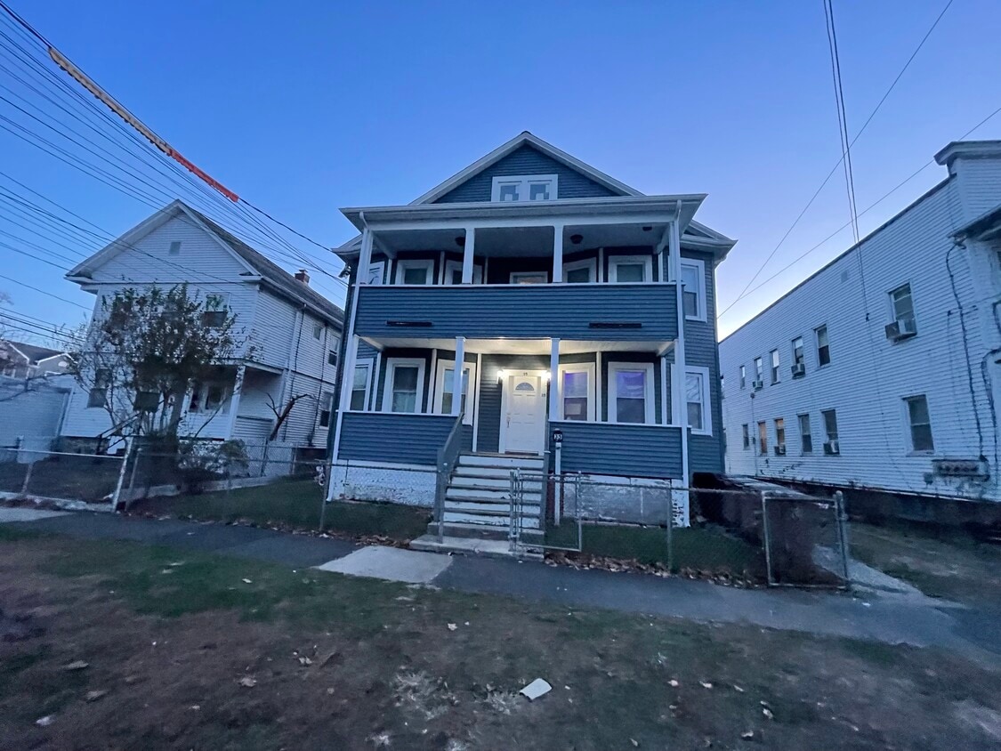 Photo - 35 Woodland Pl (Stamford, CT)