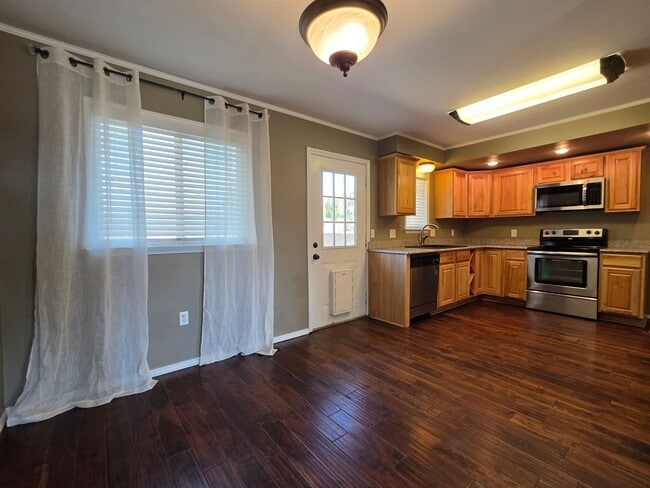 Photo - 3 Bedroom 2 Bathroom House With Huge Backy...