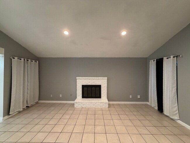 Photo - Move in ready 3 Bd 2BA home in upper NE Bakersfield