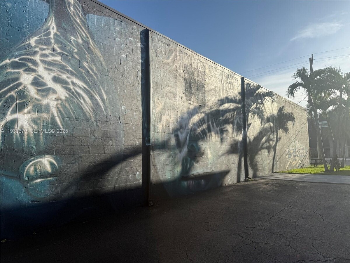 Photo - 711 NE 2nd Ave Unit 102