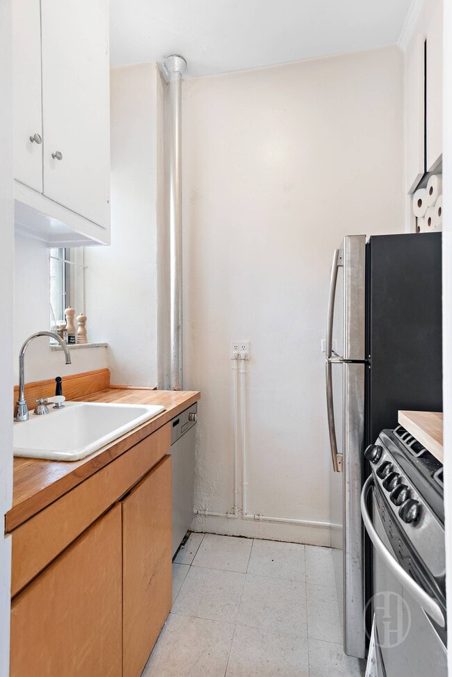 Photo - 510 W 110th St Unidad 8D