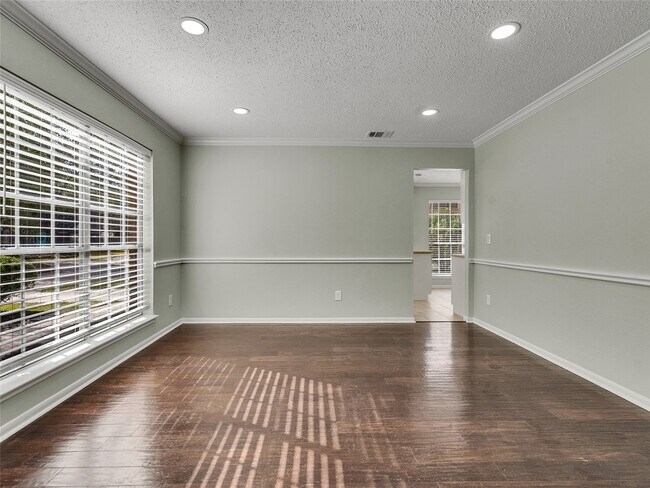 Photo - 22 Windledge Pl