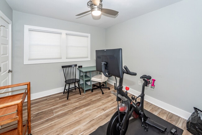 Photo - 1511 Larry St