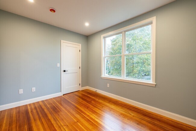 Photo - 663 Columbia Rd Unit 1