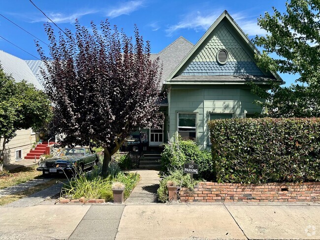 Building Photo - Completely Remodeled, Charming Victorian i... Rental