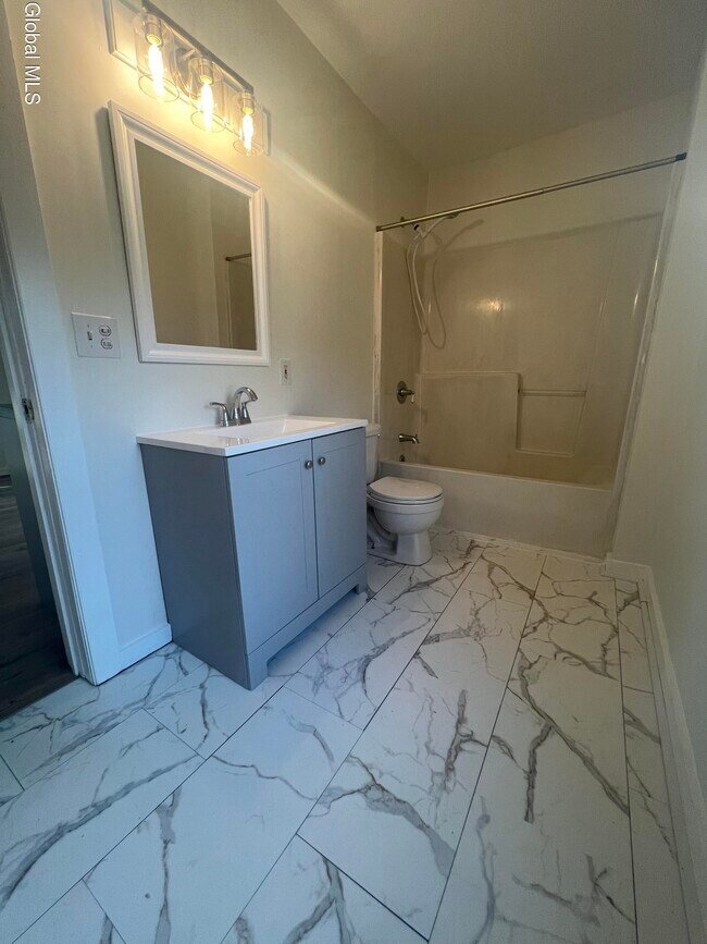 Photo - 191 Elm St Unidad top