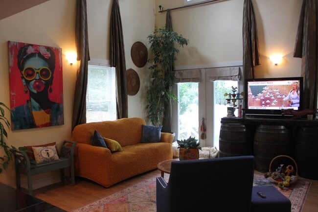 Photo - 13187 Yunge Ave