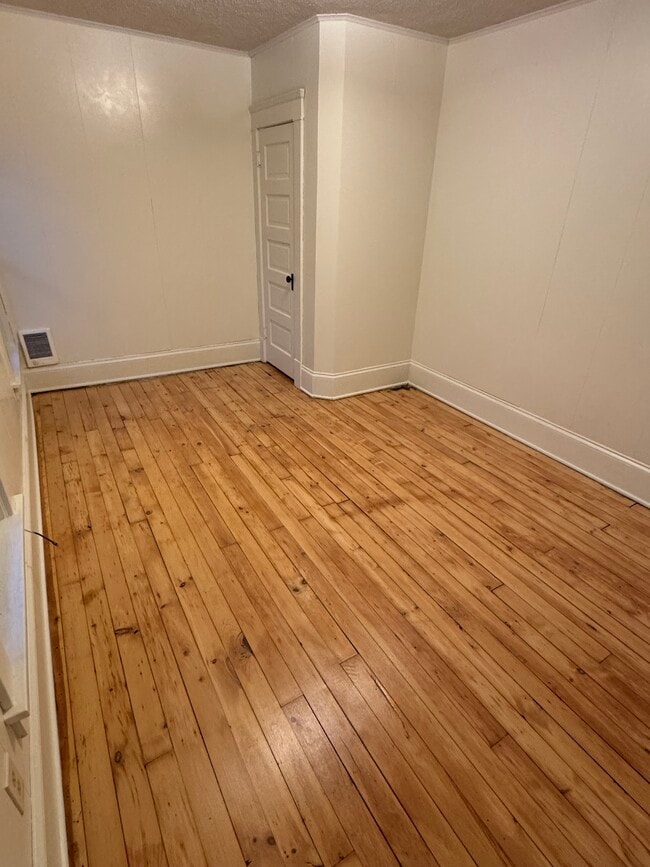 Building Photo - 208 S Arch St Unit C