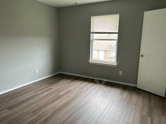 Photo - 316 Erin Pl Unidad #202