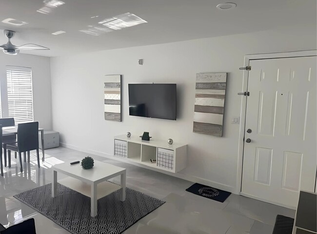 Living Room - 11508 Westwood Blvd Unit 313