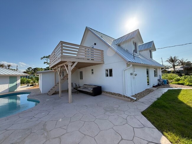 Building Photo - 5814 SE Orange Blossom Trail