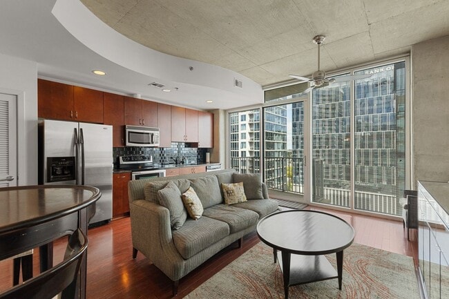 Building Photo - Fully Furnished SoBro Condo At Encore Unit 1712