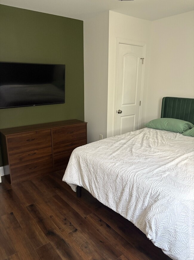 Photo - 5033 E Capitol St SE