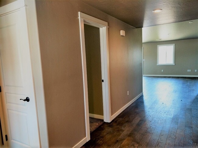 Photo - 6 MONTH LEASE AGREEMENT!