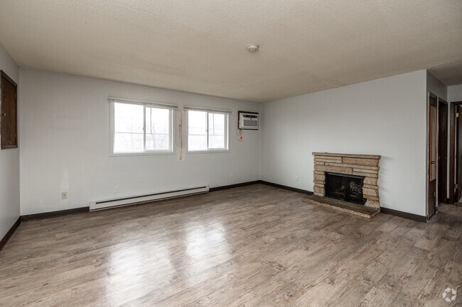 2BR, 1BA - 825SF - Living Room - Country Club View