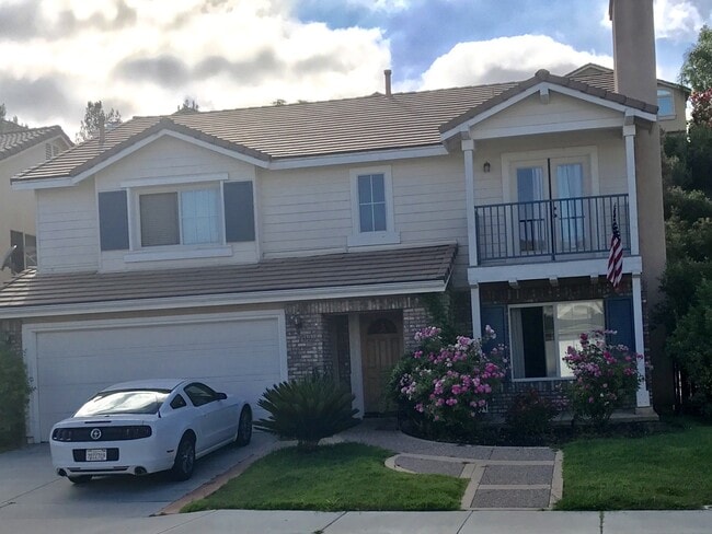 Building Photo - WOW! Great Eastlake Trails Former Model Home
