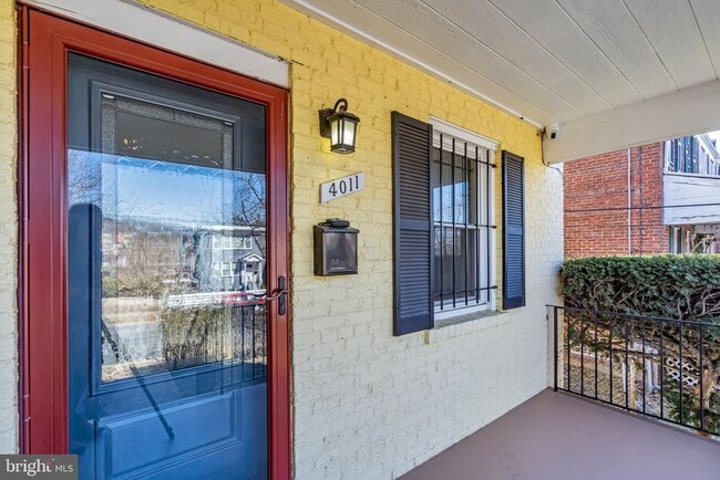 Photo - 4011 Blaine St NE