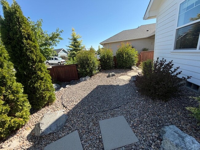 Photo - 410 Castle Rock Dr