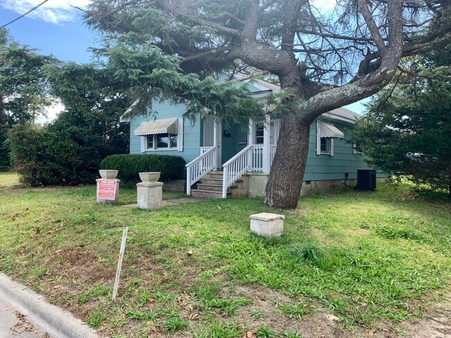 Photo - Promise Land North --  Charming 3 bedroom home in heart of Historic Walking District Downtown Mor...