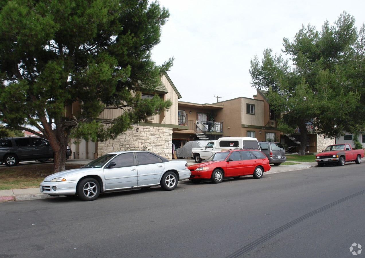 Photo - 4350 Maple St