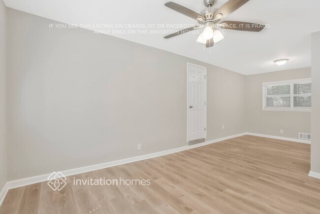 Photo - 544 Oakside Dr SW