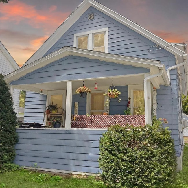 Building Photo - 706 Webb St Unit 2