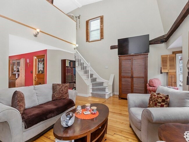 Photo - 50 Green St Unit B