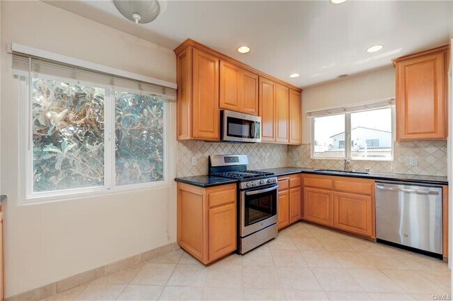 Photo - 1195 W 19th St Unit 1195