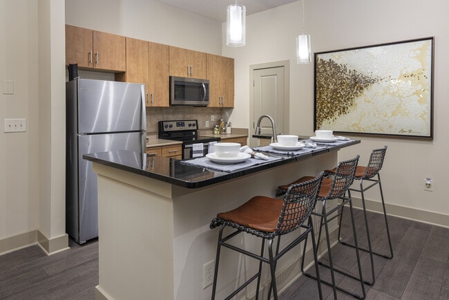 Photo - 10 Perimeter Park