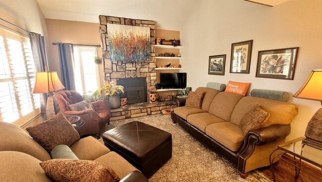 Photo - 294 Cobblestone Dr