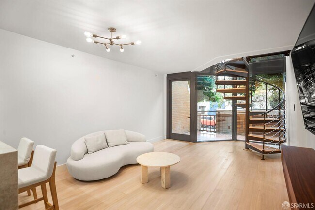 Photo - 101 Lombard St