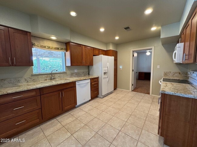 3625 E Garden Dr