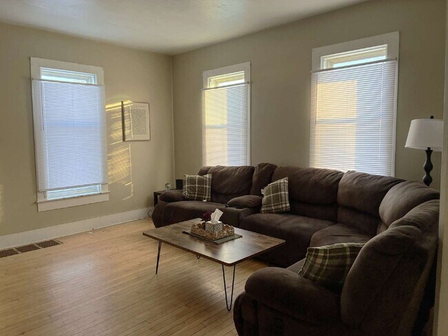 Photo - 4 Bed 2 Bath close to UWEC!