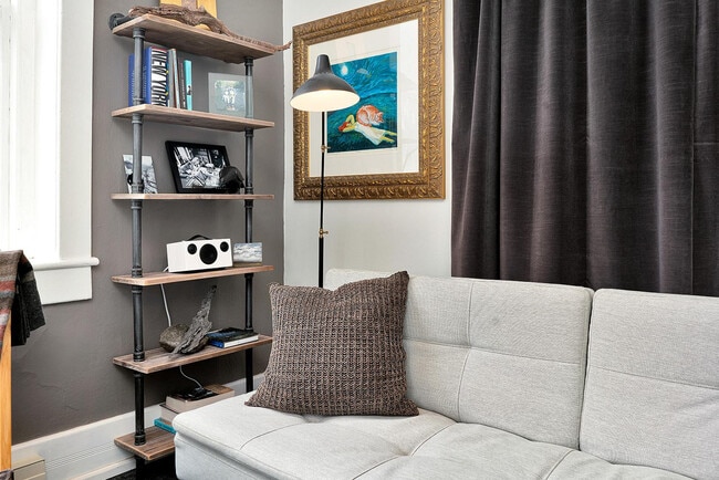 Building Photo - 107 W Columbia Ave