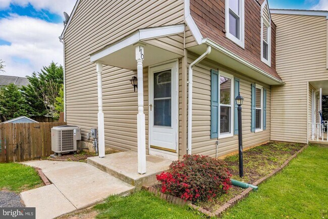Photo - 110 Stonegate Dr House